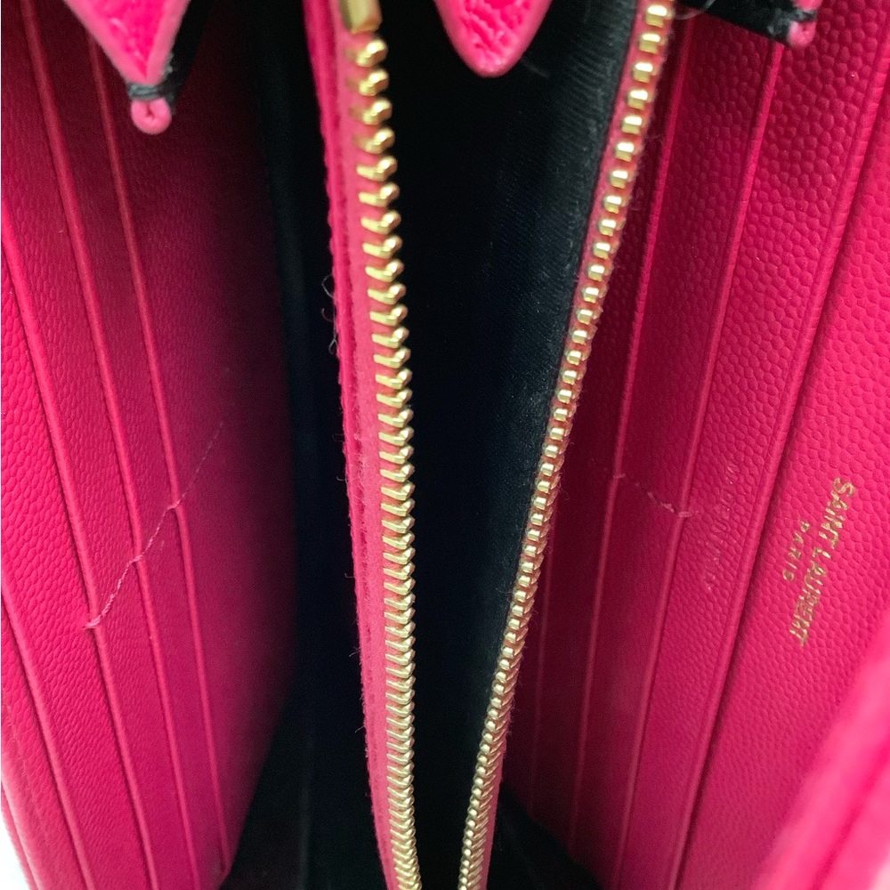GUC Yves Saint Laurent Fuchsia Chevron Clutch - Picture 7 of 7